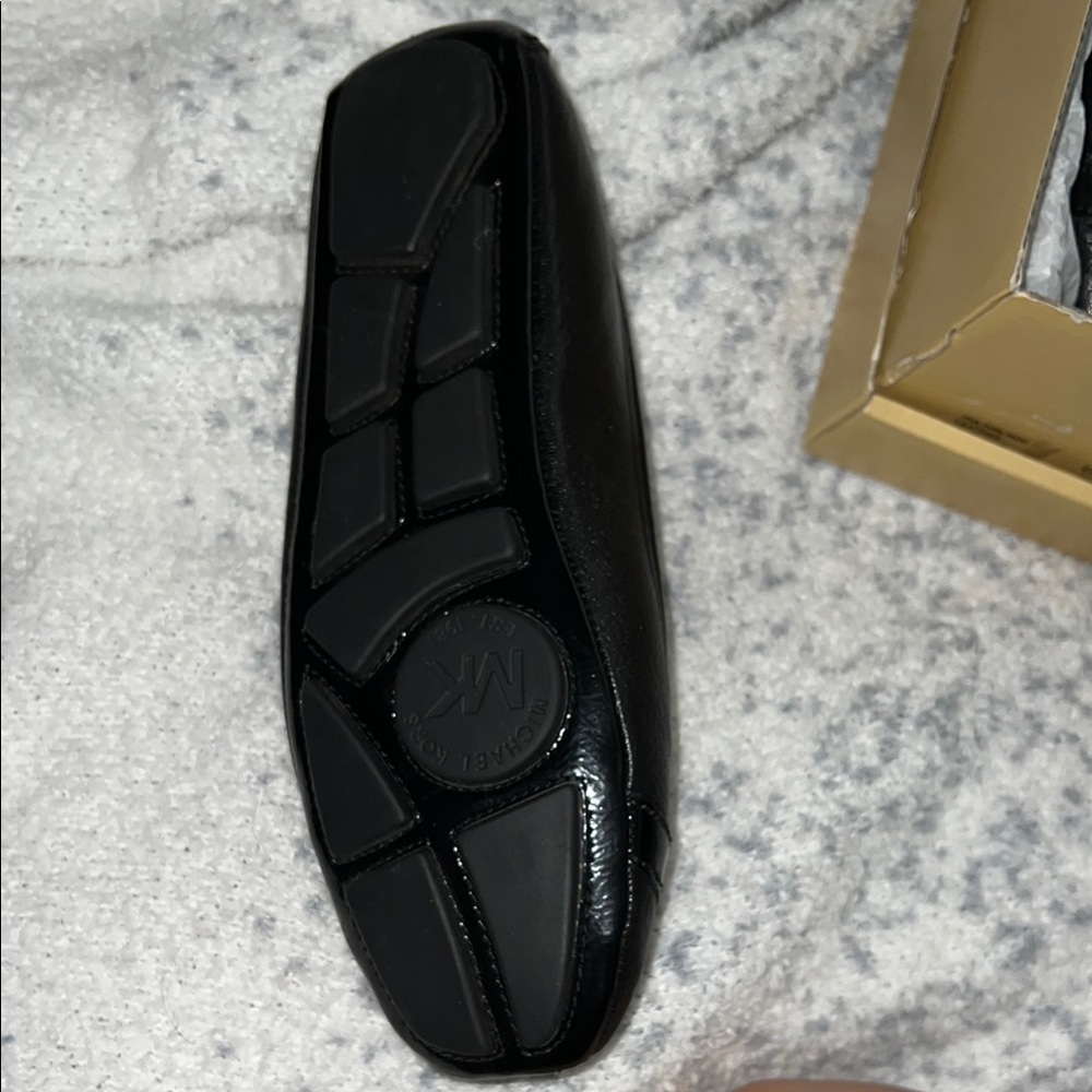 Michael Kors Black Flats with Elegant Design - Picture 3 of 7